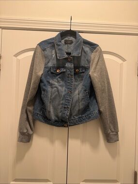 Jean jacket with grey jersey sleeves
